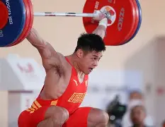 九游娱乐-举重夜战：塞北灰熊队读秒扳平嵩山貔貅队，主帅临场妙招韧性与执行并存